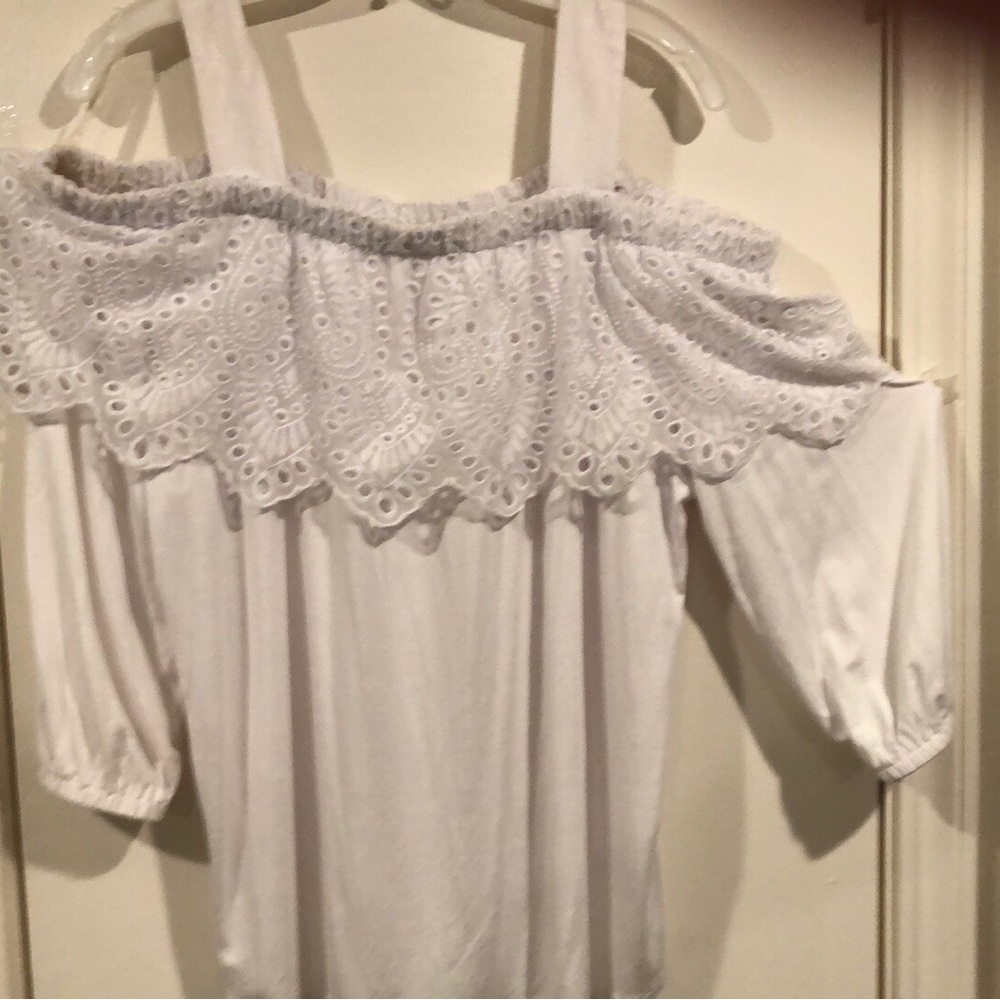 Women’s top off the shoulder